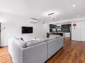 Huge 6-Bed Haven in Prime Avondale!