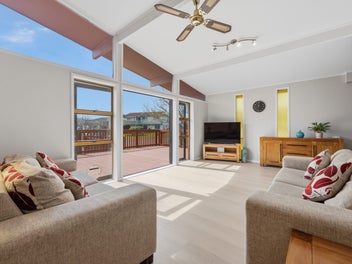 Family Home + Standalone Sleepout!