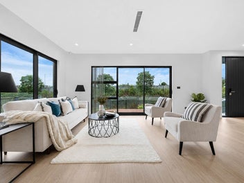 Spacious, Fabulous and FreeHold !