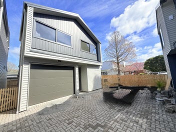 Image 1 of 20