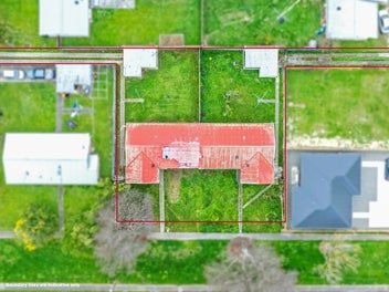 Freehold duplex opportunity in Westbrook