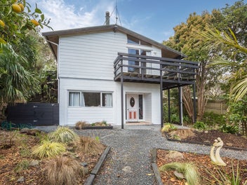 Room To Roam In Raumati