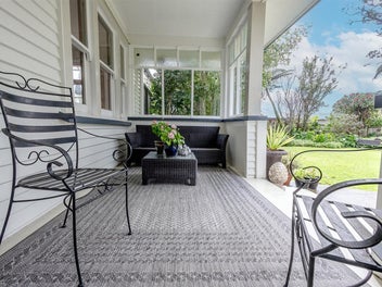 TIMELESS CHARM, MODERN ELEGANCE
