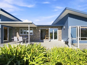 Country Outlooks, Modern Living