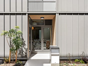 FREEHOLD CITY TOWNHOUSE. NO BODY CORPORATE