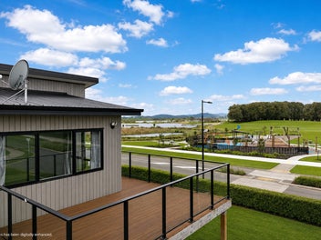 Views, land and a quality build!!!