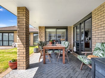 Family Comfort with Room to Gather