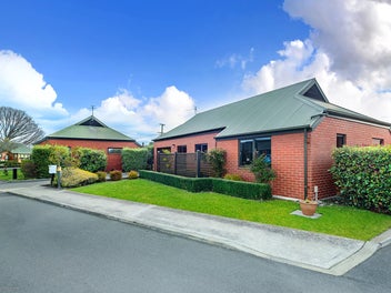 Comfortable and Easy-Care in Liffey Village