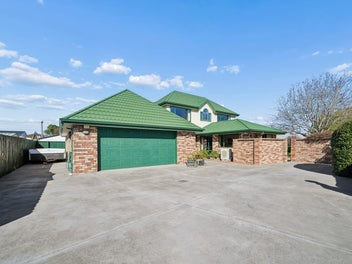 Space, Convenience & Plenty of Parking!