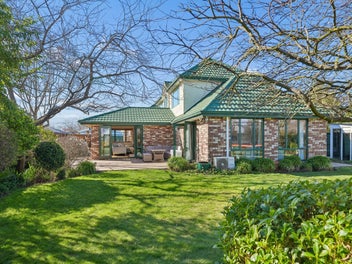Space, Convenience & Plenty of Parking!