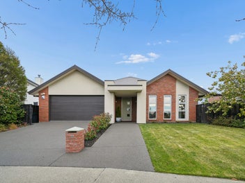 Picture-Perfect Park Views in Northwood
