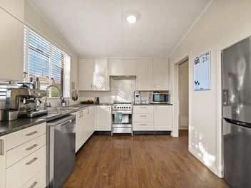 Feels Like Home - Sellers Move On