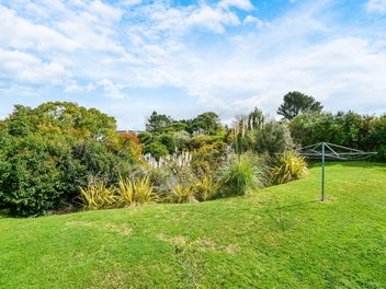 Standalone Beauty With Lovely Outlook!