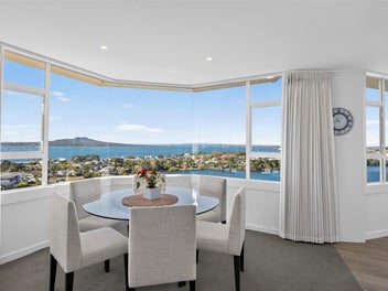 Iconic Whole Floor Apartment With 360 Views