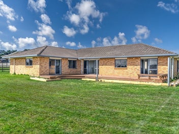 Lifestyle Sanctuary: Two Homes & Urban Access