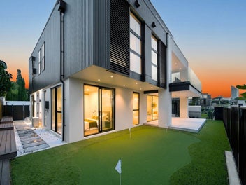 Panoramic Coastal Luxury | Architectural Residence