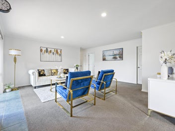 OVERSEAS VENDOR - MUST SELL! WALK TO BDSC & BO...