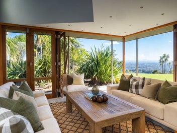 Breathtaking Views of the Bay, the Peak and Beyond