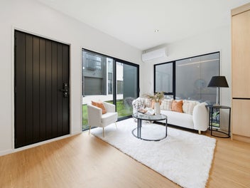 Brand New Sunnyhill Standalone with Seaview