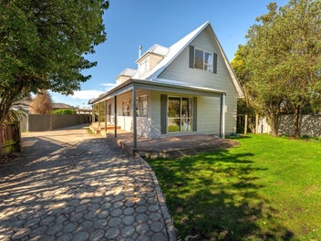 MODERN CHARACTER, COMFORT + EXCEPTIONAL GARAGING