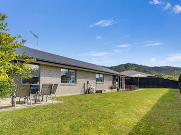 Double Glazed - Stylish Home with Scullery.