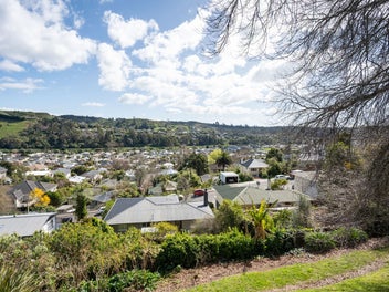 SPACE, VIEWS & OVER 2,000M² OF OPPORTUNITY