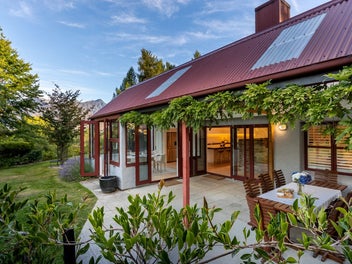 Space, Lifestyle and Remarkables Views