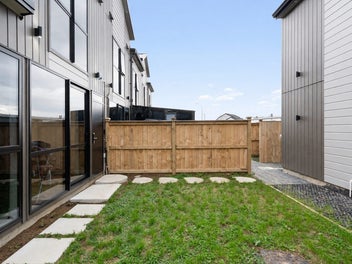 MODERN LIVING IN THE HEART OF MANUKAU