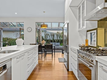 Villa Charm, Modern Living & Cashmere High Zone