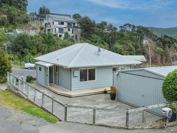 Sunny Waikawa Bay Retreat