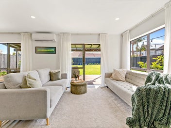 SUPERB FAMILY LIVING IN ELLERSLIE