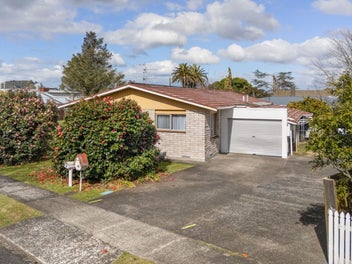 Easy-Care Living in a Handy Location