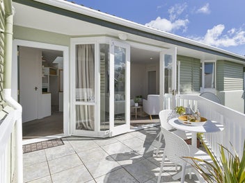PRIME LOCATION, SUN AND SPACE | BEO $575,000