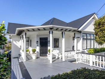 SPACIOUS HATAITAI VILLA
