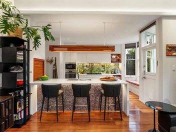 RENOVATED CITY VILLA WITH VERVE & VIEWS