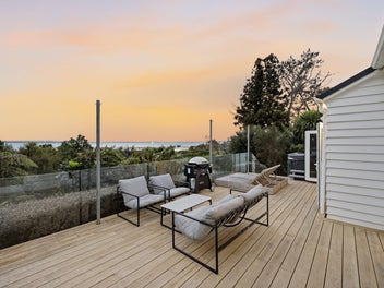 Private Retreat, Harbour Views