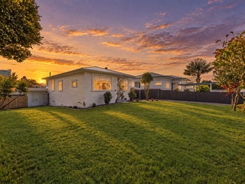 Must be Sold - Ready to move in NOW!