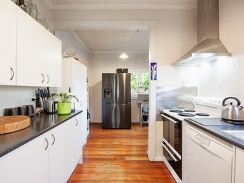 Character, Comfort & Privacy in Sought-After Akina