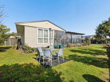 Sunny 538m2 Family Haven: 22 Fruit Trees!