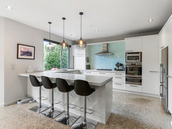 SPACIOUS & CONTEMPORARY - WEATHERTIGHTNESS ISSUES