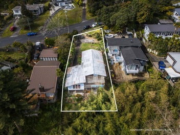 OWNER SAYS SELL!- OFFERS OVER $800,000