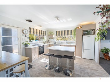 Classic kiwi quarter acre & plenty to offer