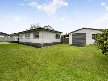4 Bedrooms + Office + Rumpus = Room for Everyone