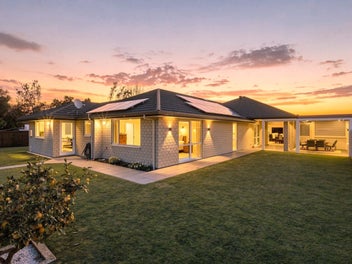 Substantial property, motivated vendors downsizing