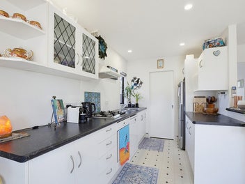 SUN, PRIVACY & EASY LIVING