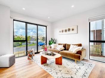 BRAND NEW & IN THE RANGITOTO COLLEGE ZONE