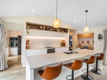 Sunny, Spacious and Stunning!