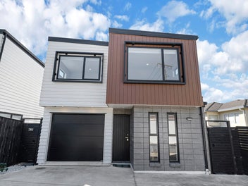 Macleans Zone with Sea views