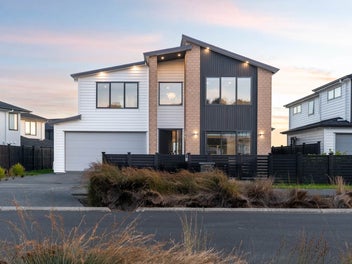 Spacious & Contemporary Coastal Living
