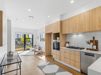 Luxury, standalone, walk to Scott Point School